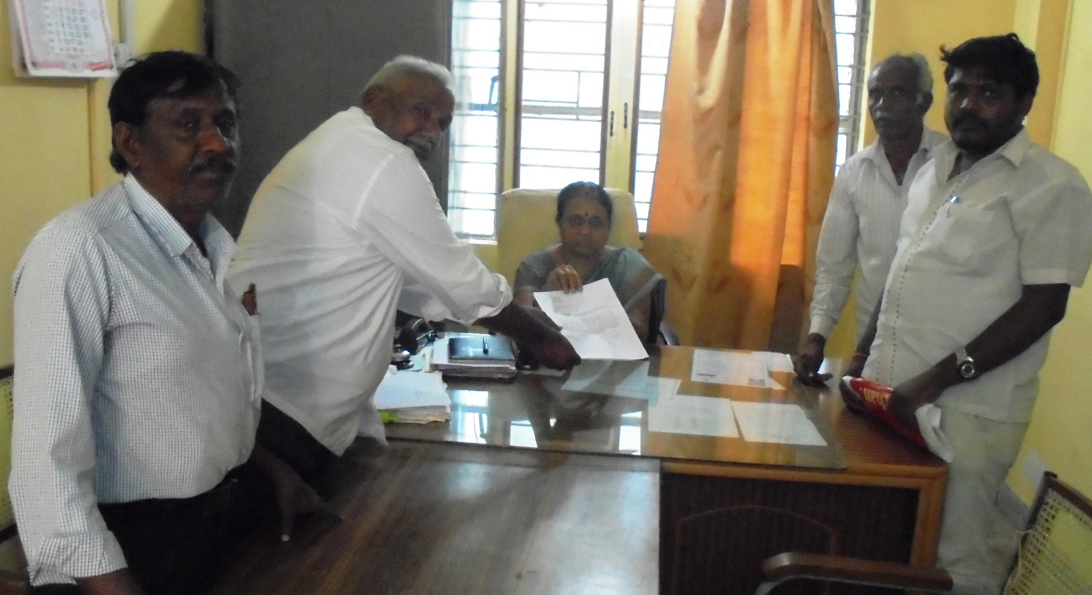 ಅಕ್ರಮ ಮದ್ಯದಂಗಡಿ ತೆರವಿಗೆ ಗ್ರಾಮಸ್ಥರ ಮನವಿ